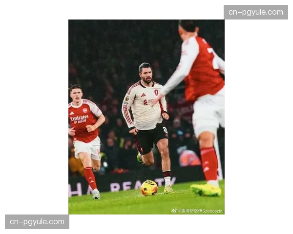 索博斯洛伊43次关键传球2016次触球 利物浦中场组织核心